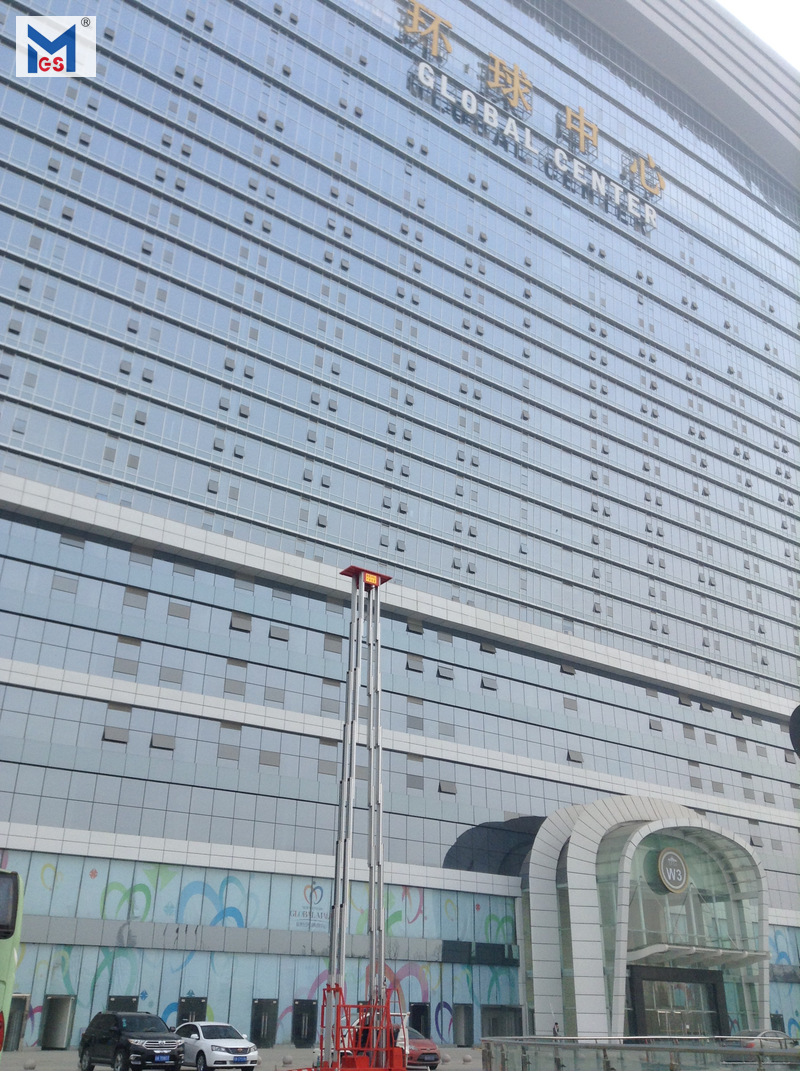 成都環(huán)球世紀會(huì )展旅游集團有限公司在我司訂購1臺全自行剪叉式升降作業(yè)平臺